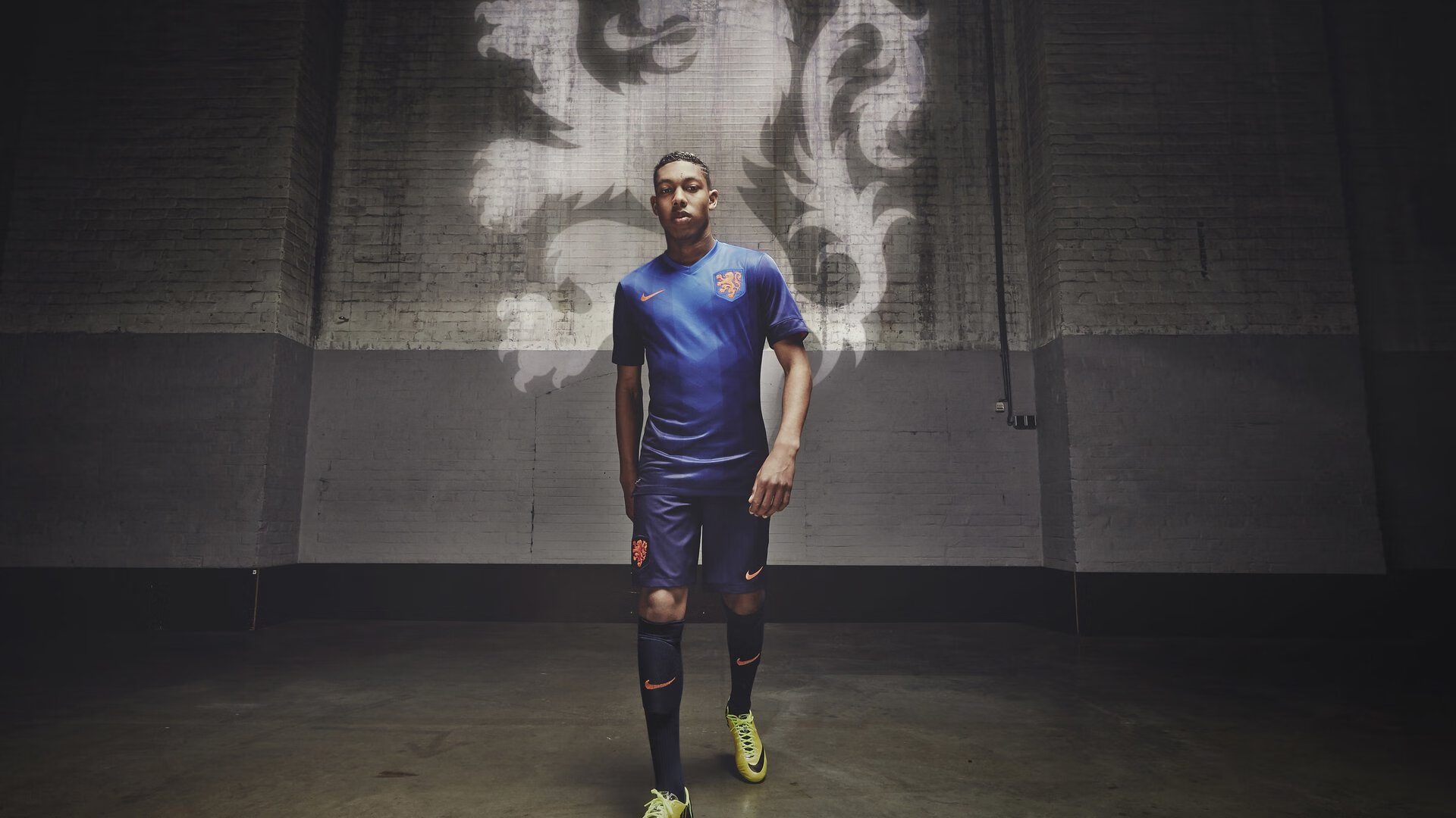 詹姆斯在焦点战证明自己,篮网火力压制开拓者