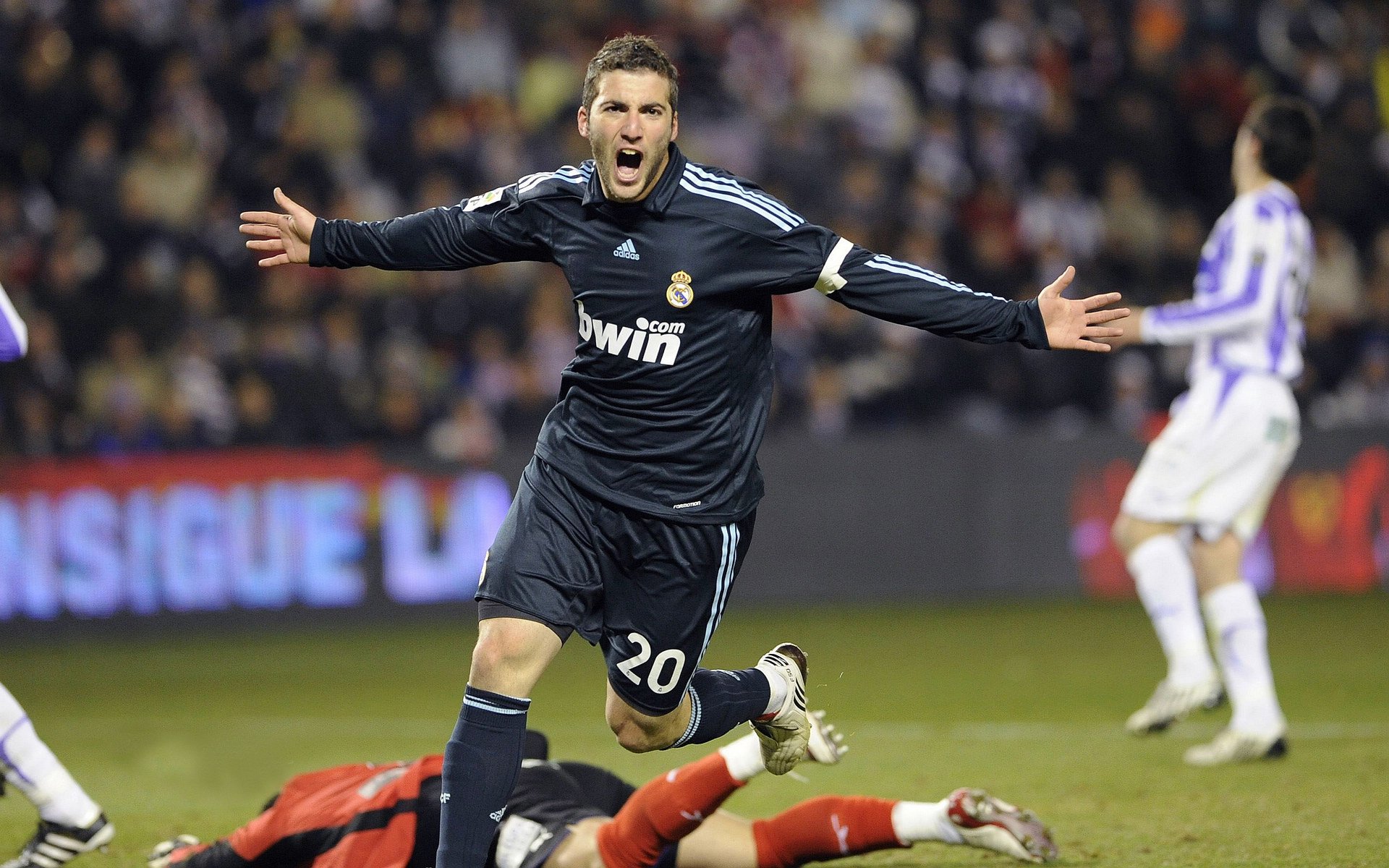 马竞铁血横扫比利时,梅西破纪录再书传奇