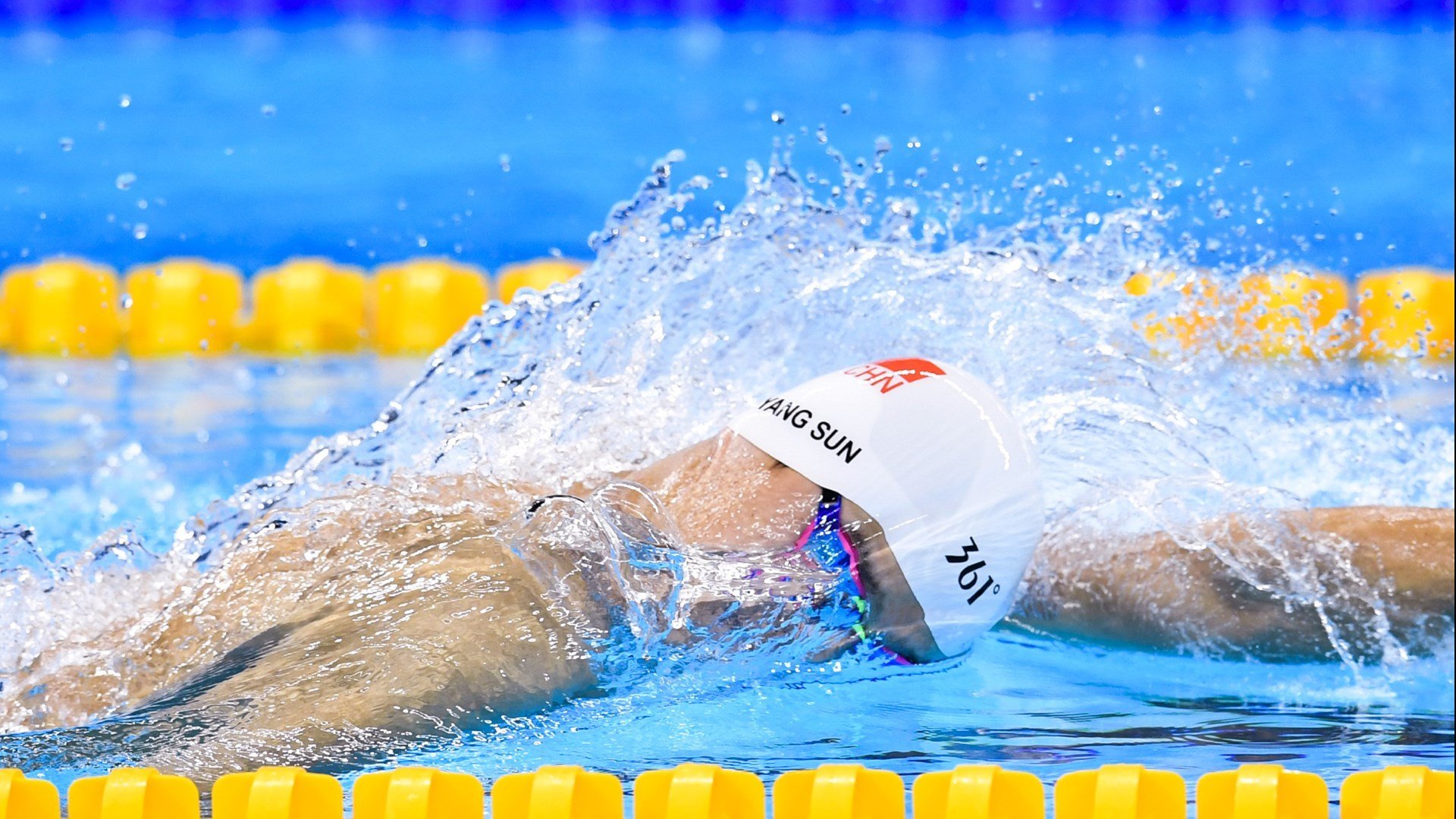 跨界征服,从塞内加尔足球铁血到穆勒的街道狂飙—论绝对统治力的共同基因